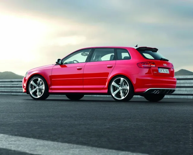 Audi RS3 Sportback 2010 (Ауди РС3 Спортбэк) хэтчбек — 17