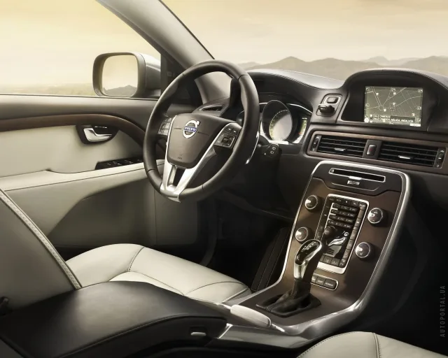 Volvo XC70 2013 (Вольво ХС70) универсал — 2