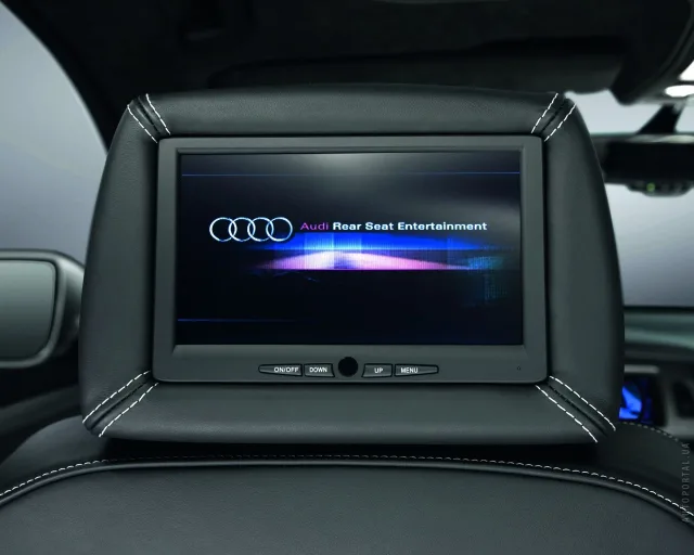 Audi Q7 2006 кросовер — 14