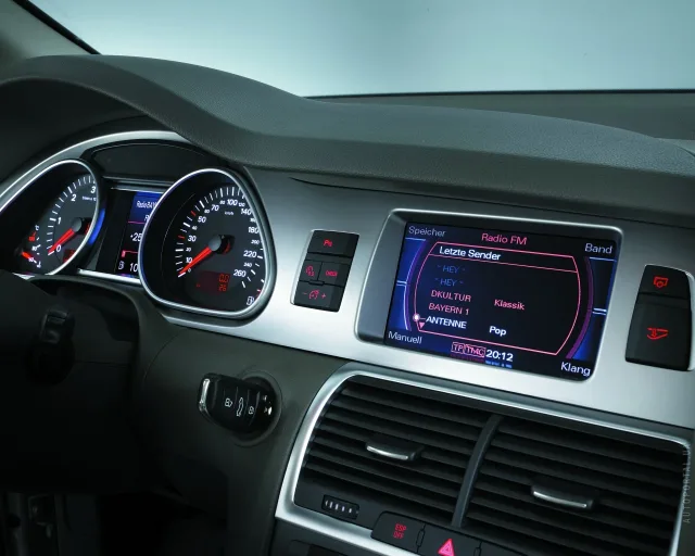 Audi Q7 2006 кросовер — 7