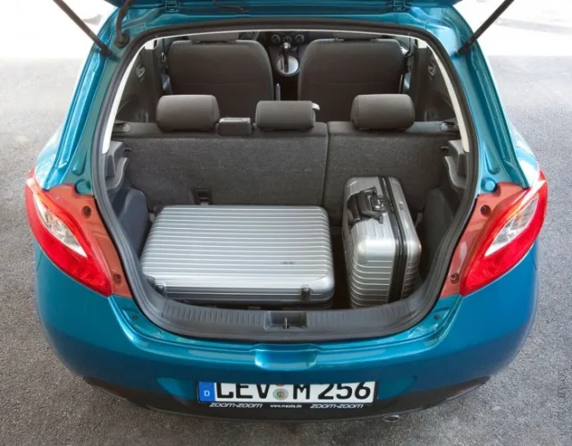 Mazda 2 2010 хетчбек — 2