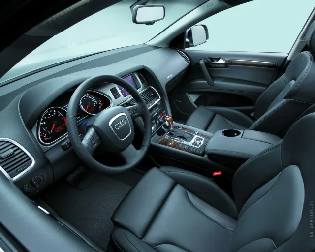 Audi Q7 2006 кросовер — 13