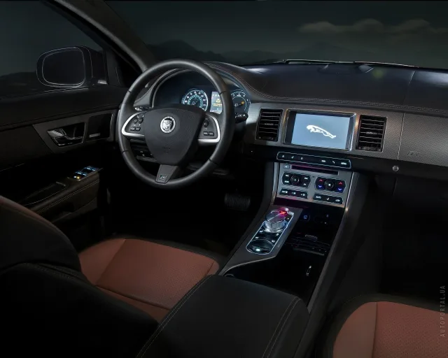 Jaguar XF 3.0D AT — 7
