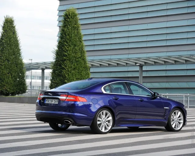 Jaguar XF 3.0D AT — 15