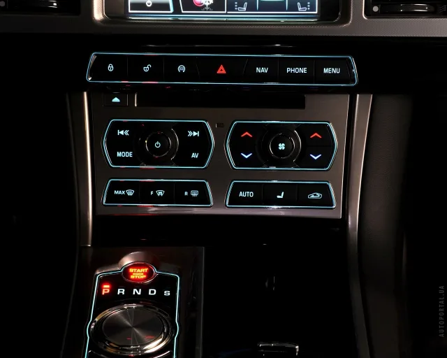 Jaguar XF 3.0D AT — 6