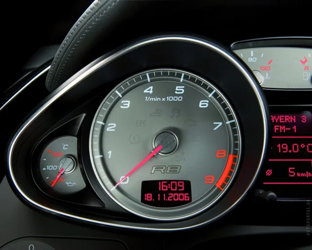 Audi R8 2007 sports car — 8