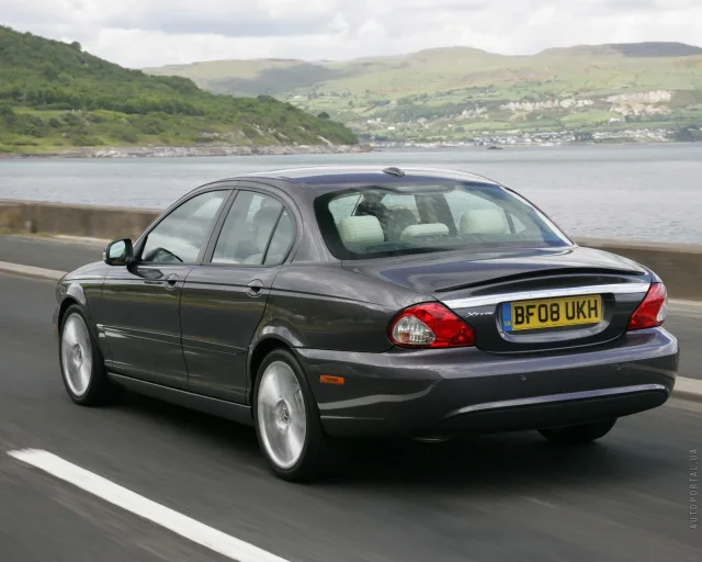 Jaguar X-Type седан — 14