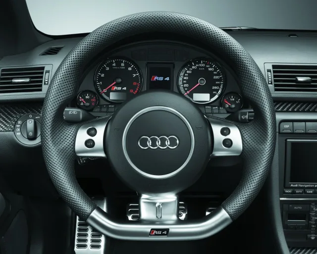 Audi RS4 седан — 2