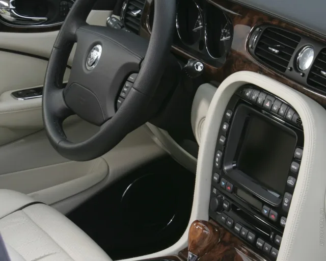Jaguar XJ 3.5 AT Executive — 4
