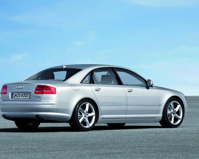Audi A8 4,2 quattro — 6