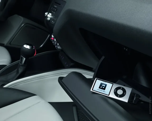 Audi A1 2011 (Ауди А1) хэтчбек — 5