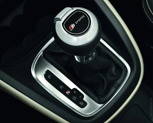 Audi A1 2011 (Ауди А1) хэтчбек — 13