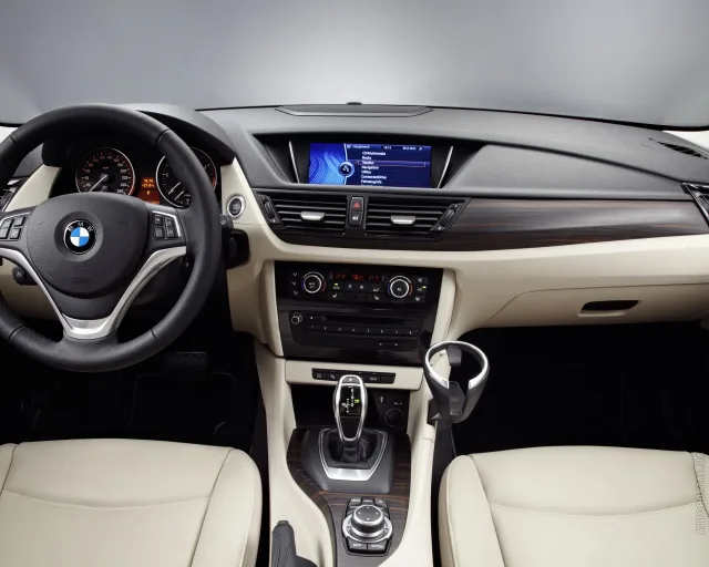 BMW X1 2012 кросовер — 7