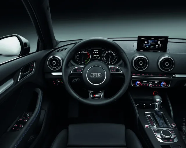 Audi A3 Sportback 2012 (Ауди А3 Спортбэк) 5-ти дверный хэтчбек — 3