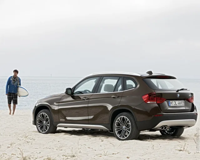 BMW X1 xDrive2.0i MT — 18