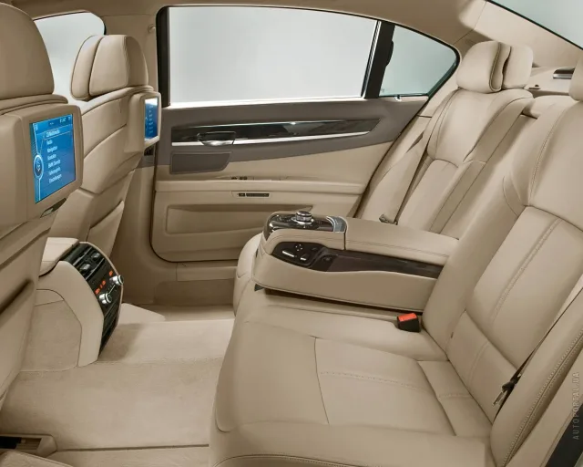 BMW 730d AT — 13