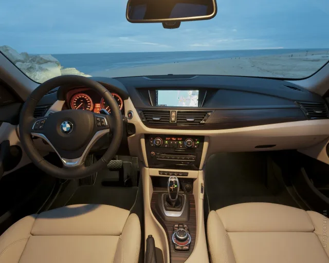 BMW X1 2012 кросовер — 6