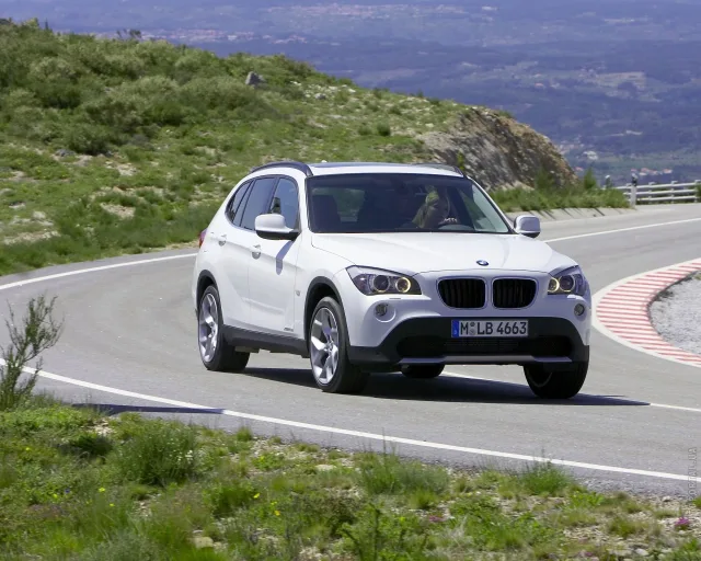 BMW X1 xDrive2.0i MT — 9