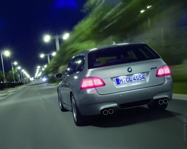 BMW M5 Touring station wagon — 16