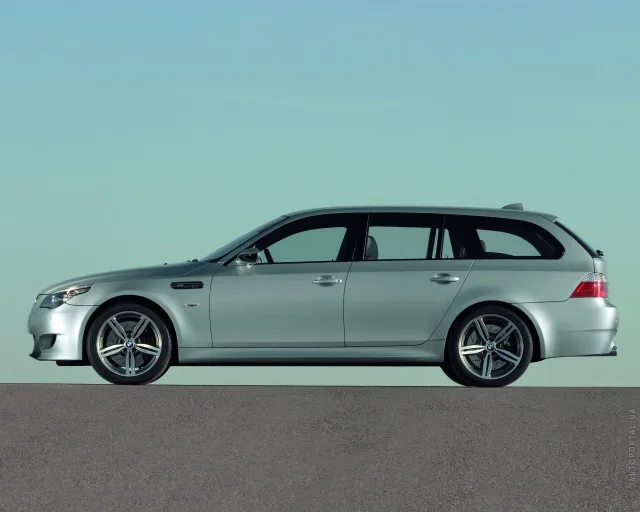 BMW M5 Touring station wagon — 15