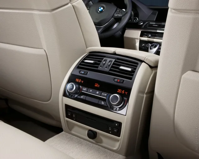 BMW 5 Series F10 sedan — 11