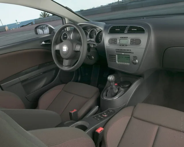 SEAT Leon 2005 hatchback — 8