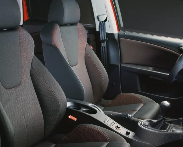 SEAT Leon 2005 hatchback — 5