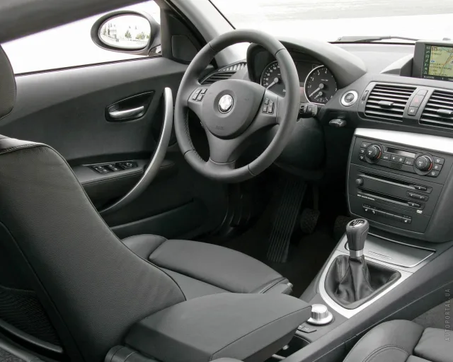 BMW 1 Series 2004 (БМВ 1 Серии) 5-ти дверный хетчбэк — 6