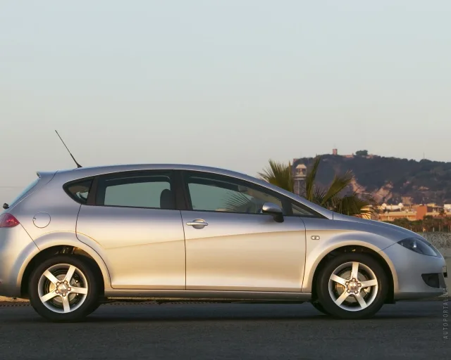 SEAT Leon 2005 hatchback — 21