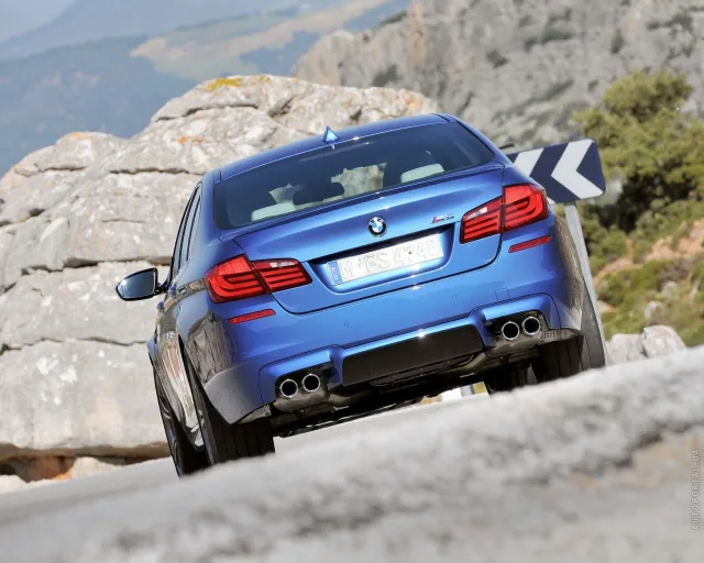 BMW M5 4.4T AT — 8