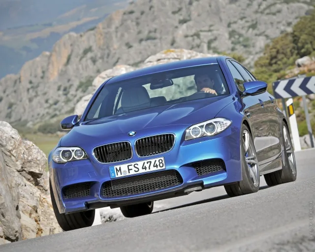 BMW M5 4.4T AT — 24