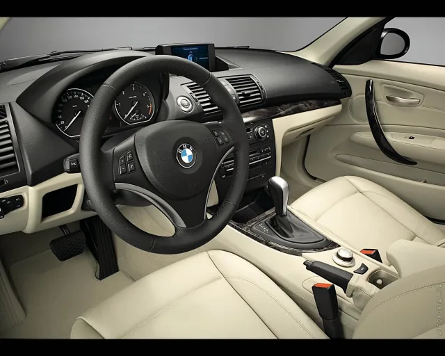 BMW 1 Series 2004 (БМВ 1 Серии) 5-ти дверный хетчбэк — 5