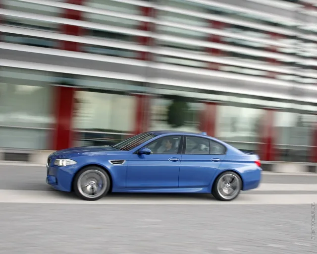 BMW M5 4.4T AT — 7