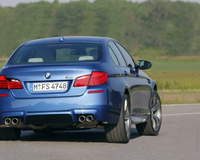 BMW M5 4.4T AT — 15