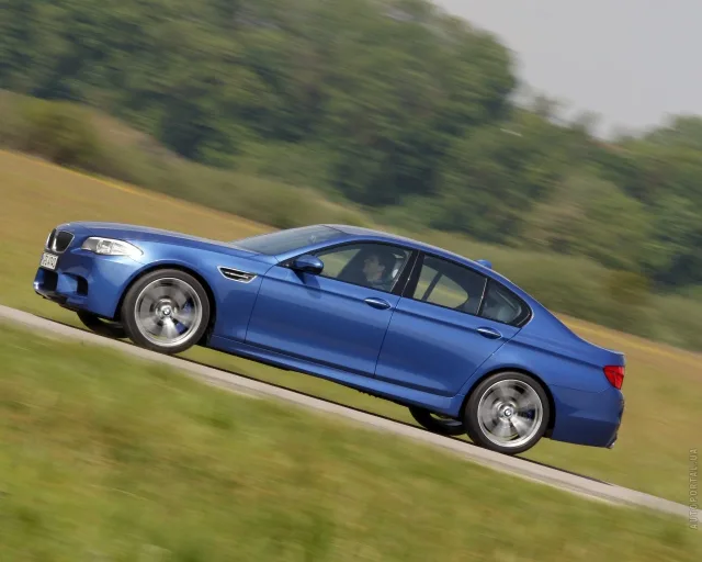 BMW M5 4.4T AT — 23