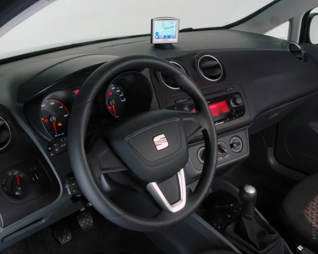 SEAT Ibiza 1.6 MT Reference — 4