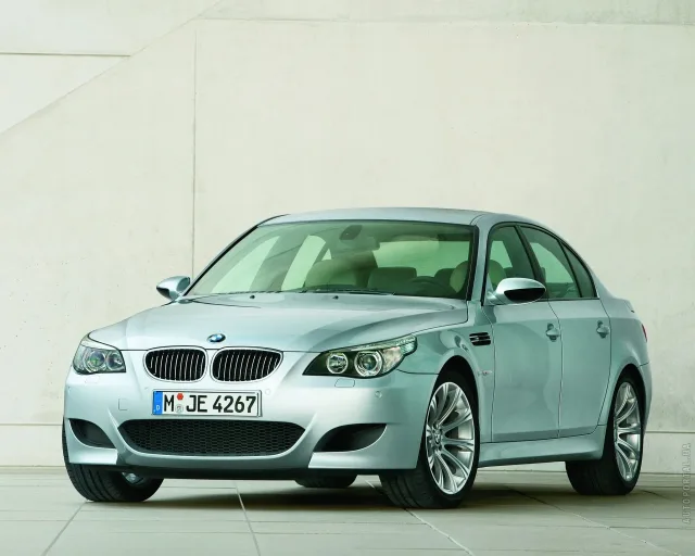 BMW M5 E60 (БМВ М5) седан — 15