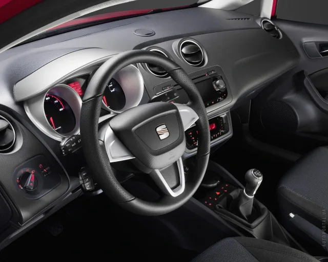 SEAT Ibiza 1.6 MT Reference — 3