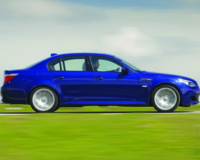 BMW M5 E60 (БМВ М5) седан — 22