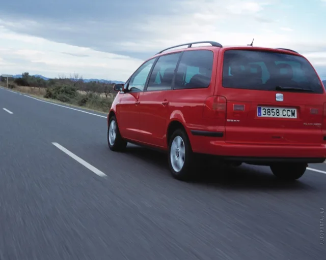 SEAT Alhambra 2000 minivan — 24