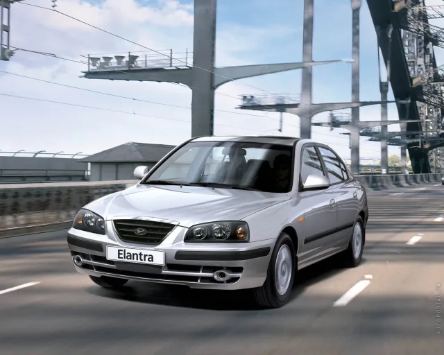 Hyundai Elantra XD sedan — 14