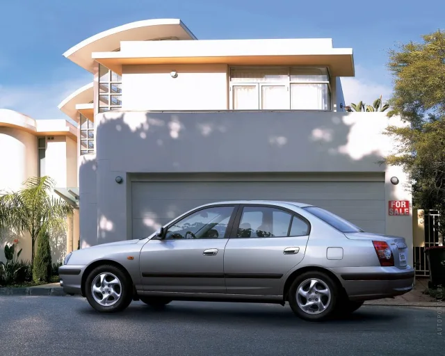Hyundai Elantra XD sedan — 15