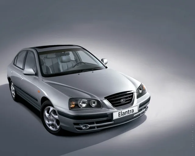 Hyundai Elantra XD sedan — 16
