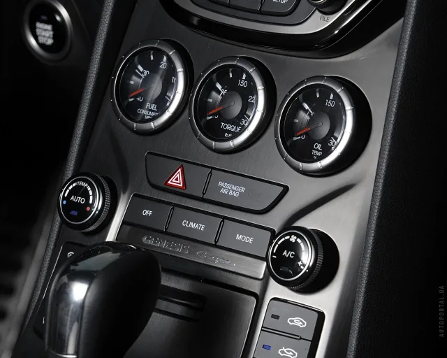 Hyundai Genesis Coupe 2012 купе — 12