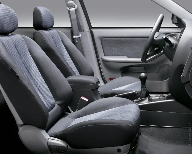 Hyundai Elantra XD sedan — 5