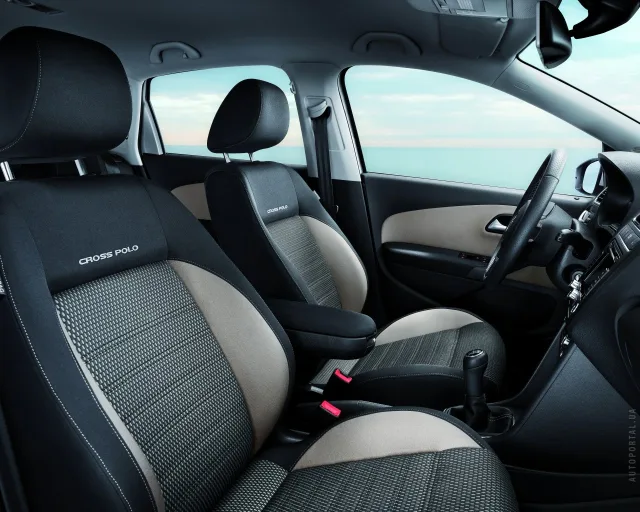 Volkswagen Cross Polo 2010 (Фольксваген Кросс Поло) хэтчбек — 3