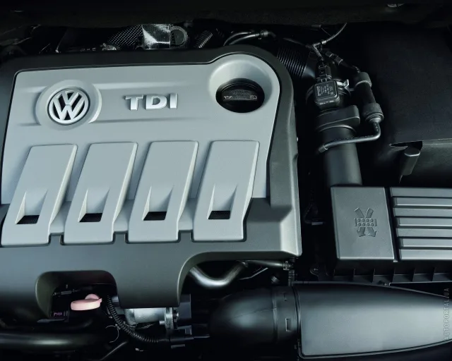 Volkswagen Cross Touran 2011 minivan — 6