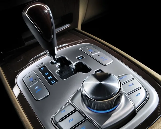 Hyundai Genesis 3.8 AT — 3