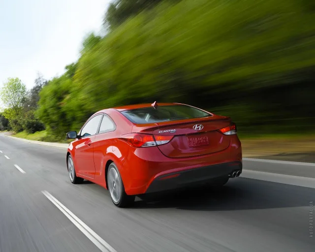 Hyundai Elantra Coupe coupe — 8