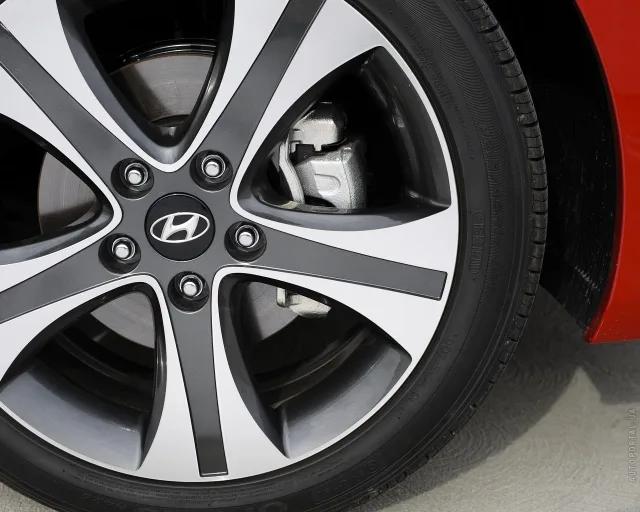Hyundai Elantra Coupe coupe — 16